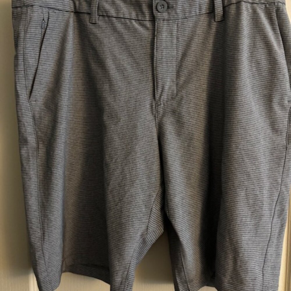 Hang Ten Men's Shorts Size 38 Dressy or Casual 10" Zip Closure Back/Front Pocket